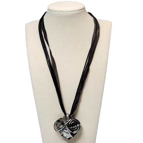 Wire Wrapped Heart Pendant Necklace Lace 16" Unsigned - Picture 1 of 6